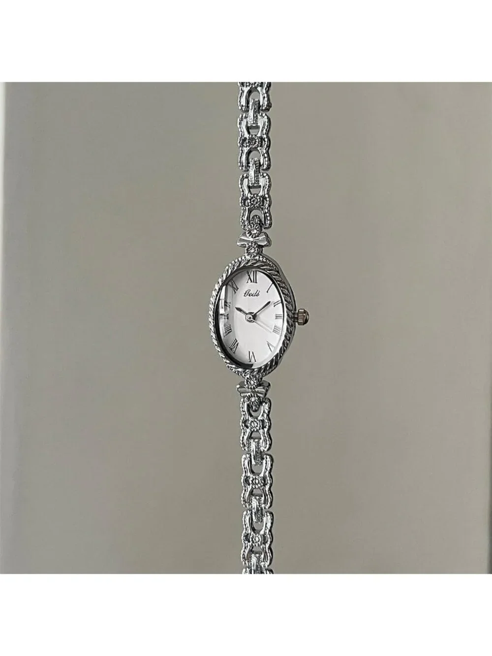 Vintage Gold Oval Quartz Watch for Women - Slim Alloy Bracelet, Elegant